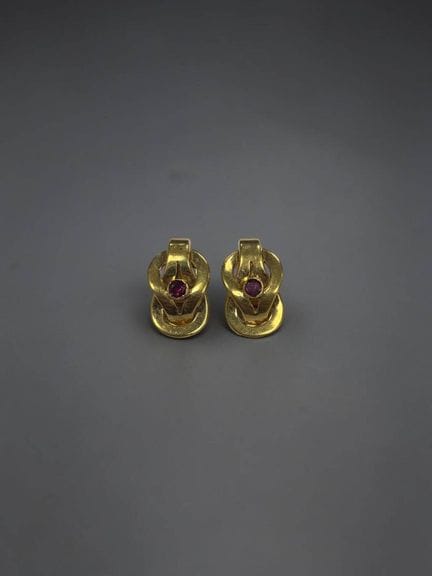 ZOLOTAS 
Coppia di fermagli in oro giallo 18 carat
