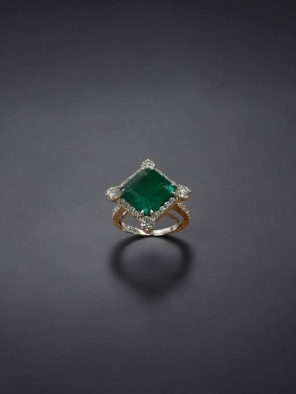 Ring set with a rectangular, beveled emerald surro