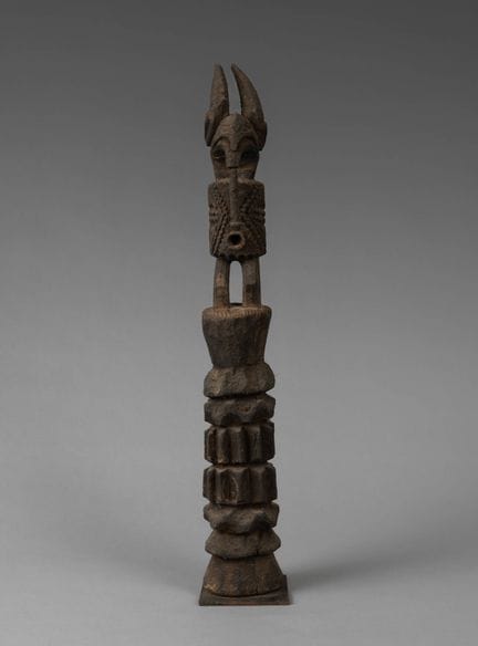 Ikenga-Statue der Igbo
Nigeria
Holz
Höhe: 77 cm

E
