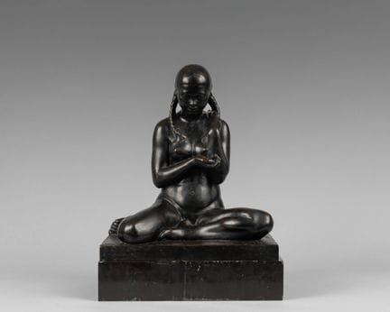 据皮埃尔·罗伯特·克里斯托夫（1880-1971）所述
编辫子的年轻女子
黑色古铜色调青铜试铸件
在