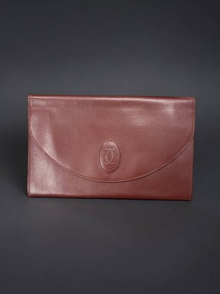 CARTIER 
Pochette iconica di Cartier in pelle lisc
