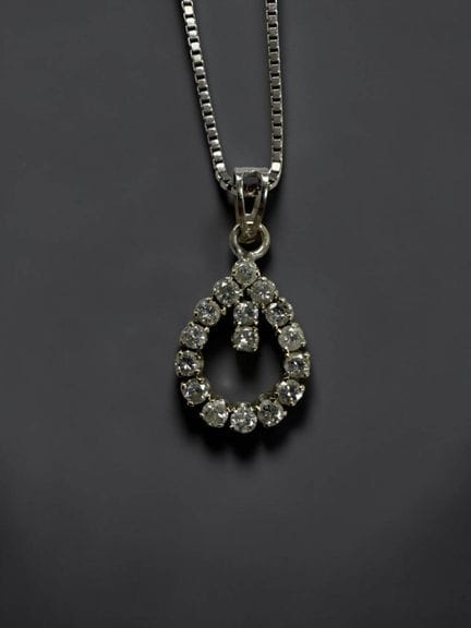 Collana in oro bianco 18 carati (750/1000) a magli
