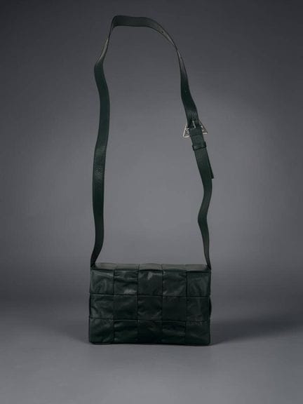 BOTTEGA VENETA
Borsa a tracolla a forma di cassett