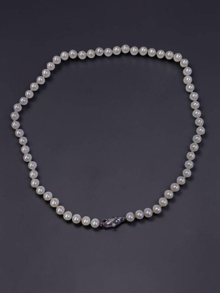 Collana di perle bianche, chiusura in metallo arge