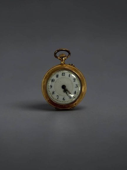 Small 14K rose gold (585/1000) pocket watch
Round 