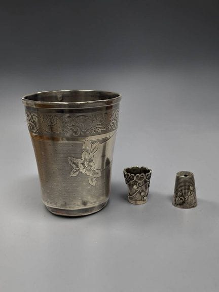 Conjunto de plata (mín. 800/1000), compuesto por:

