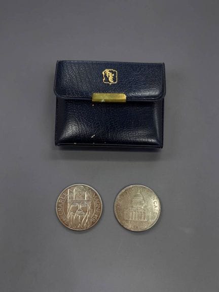 Set consisting of:

- 2 silver 100-franc coins, in