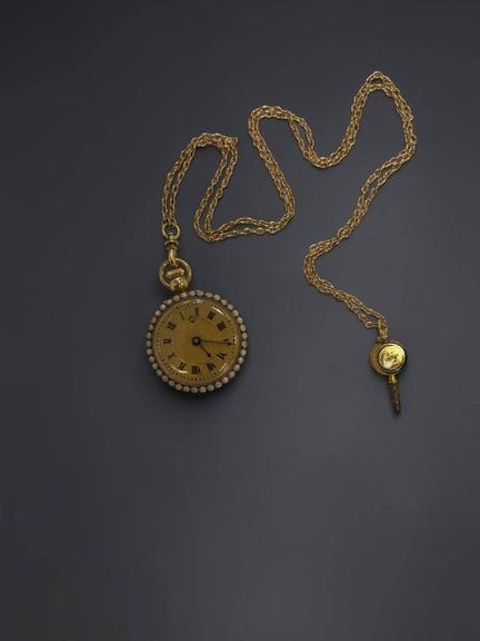 18K yellow gold (750/1000) pocket watch
Front cove