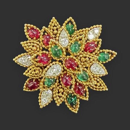 VAN CLEEF &amp; ARPELS
Spilla a forma di fiore di 