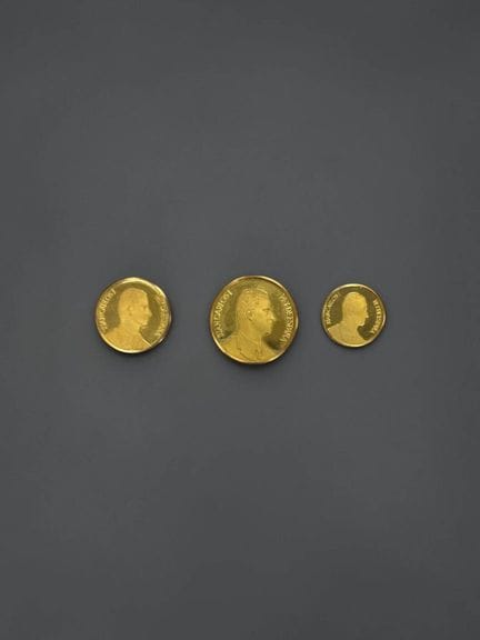 Set of 3 commemorative medals in 22K yellow gold (