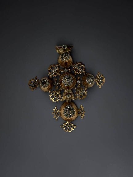 Ciondolo a forma di croce di Saint-Lô in oro rosa 