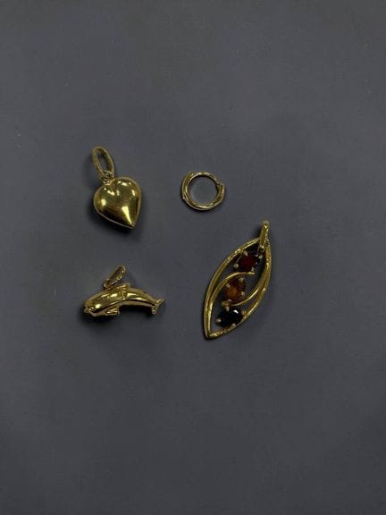 Conjunto de 4 piezas en oro amarillo de 18 quilate