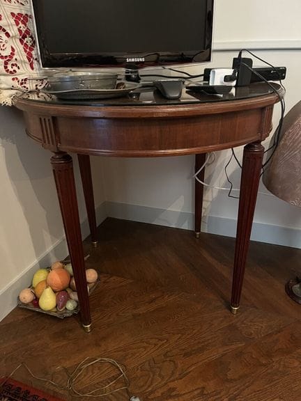 TABLE D'APPOINT en acajou et placage d'acajou, de 