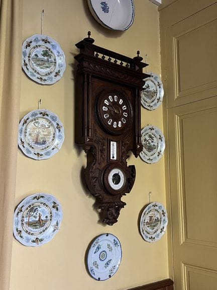 PENDELUHR MIT BAROMETER UND THERMOMETER aus geschn