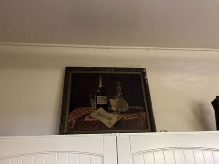 MODERNE Schule
Stillleben mit Pernod und der Zeitu