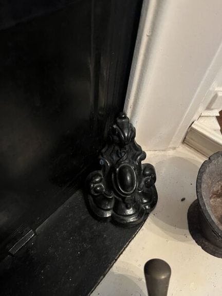DEKORATIVES PAAR aus schwarz lackiertem Gusseisen 
