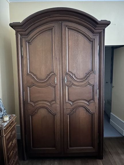 Schrank aus Naturholz, 18. Jahrhundert
245 x 158 x