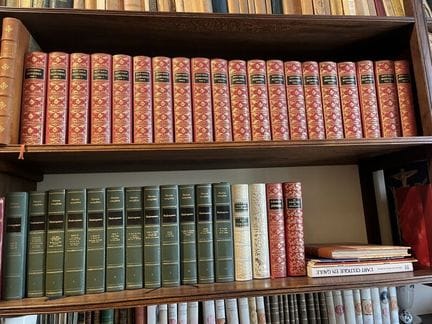 让·德·博诺特版图书合集，收录了圣西门、莎士比亚等人的回忆录。