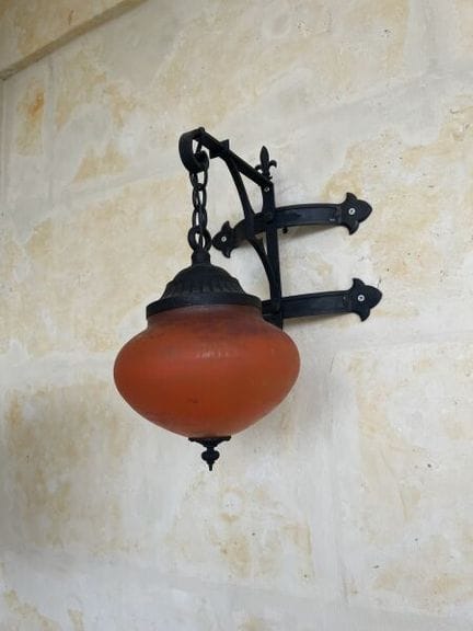 PAAR WANDLEUCHTEN, schwarz lackierter Metallfuß, L