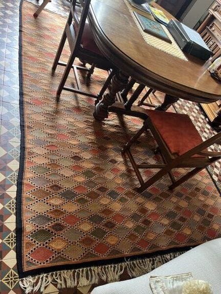 TAPIS moderne à motifs de losanges probablement Af