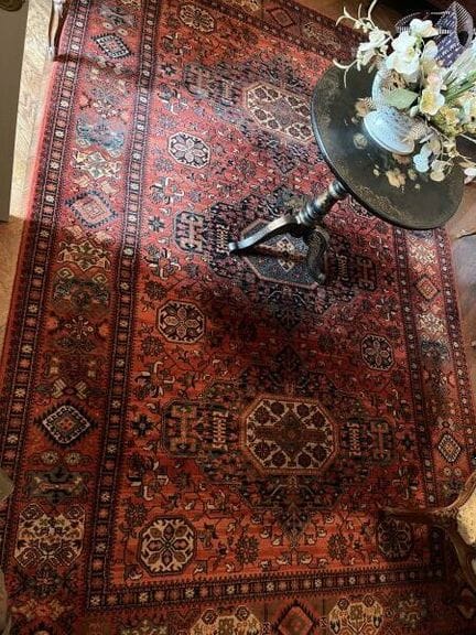 CAUCASE
TAPIS en laine à fond rouge et bordures sa