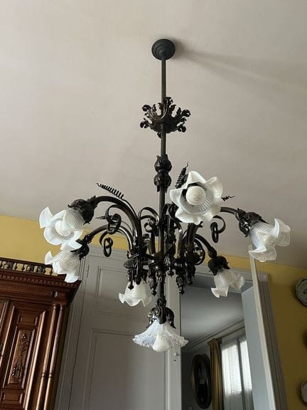 IMPORTANT LUSTRE à 6 bras de lumière. 
Époque Art 