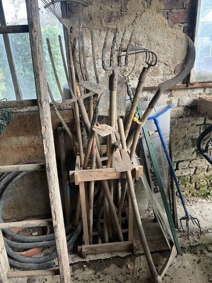 Set mit HANDWERKZEUGEN, bestehend aus Gabeln, Rech