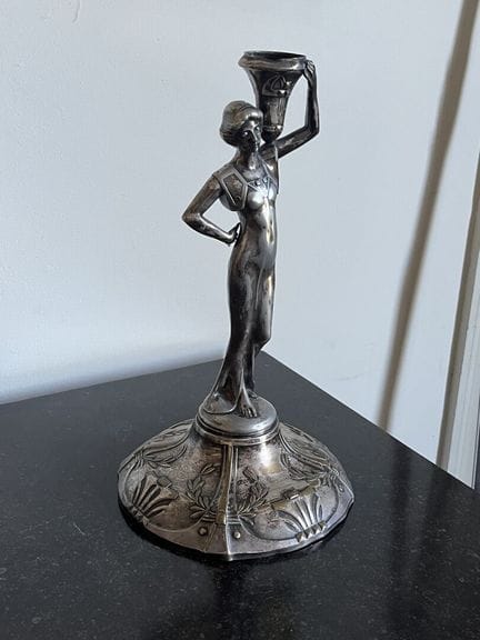 LAMPENFUSS aus Metall im Art-déco-Stil. 
H: 35 cm
