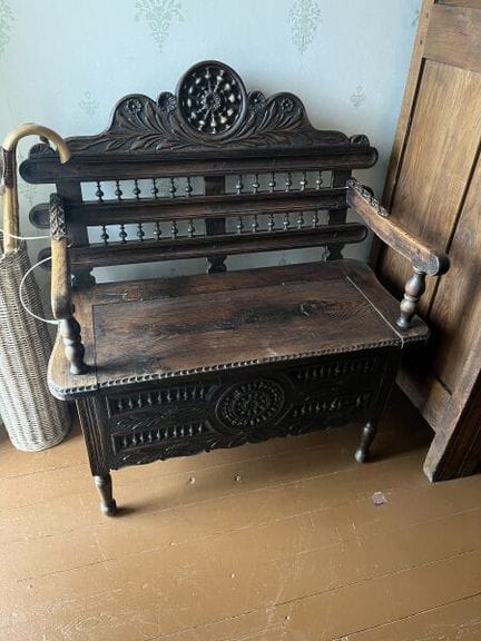 BANC COFFRE breton en chêne naturel mouluré et scu