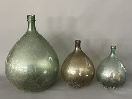 IMPORTANTE DAME-JEANNE ancienne en verre d'environ