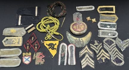 [Militaria]. LOT comprenant :
-HAUSSE COL d'offici