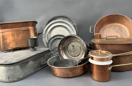 LOT de CUIVRES, ETAINS et METAL ARGENTE comprenant