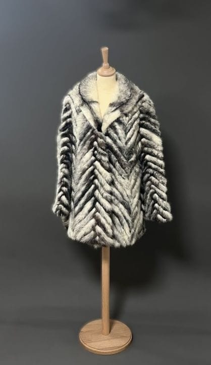 MANTEAU en fourrure de vison blanc et marron sur p