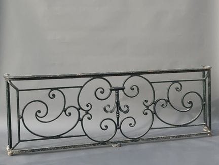 GARDE CORPS en fer forgé laqué vert à décor de vol