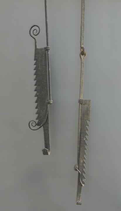 [Art populaire]. ENSEMBLE de DEUX CREMAILLERES de 