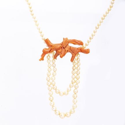 A single-strand cultured pearl necklace adorned wi