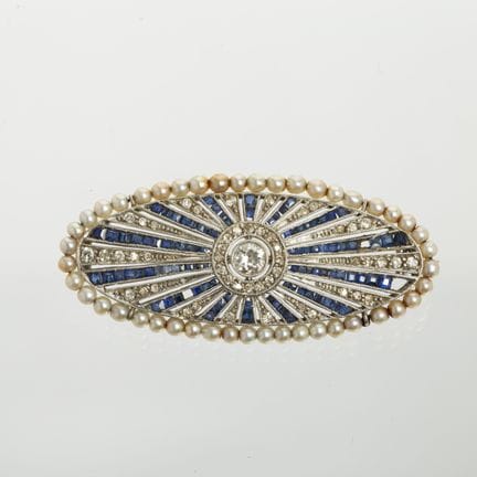 Oval Art Deco brooch in 18K white gold, entirely s