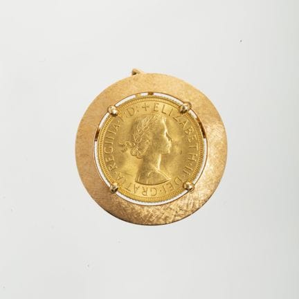 18K yellow gold pendant brooch featuring a British