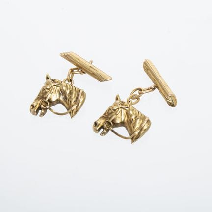 A pair of sculpted "horse heads" gold cufflinks.