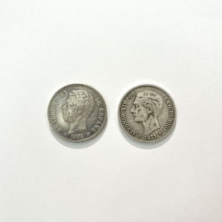 Due monete spagnole in argento 900 del valore di 5