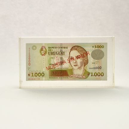 Banconota uruguaiana con la scritta “MUESTRA SIN V