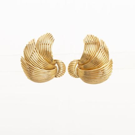 Pair of clip type caravans in 18 K yellow gold scu