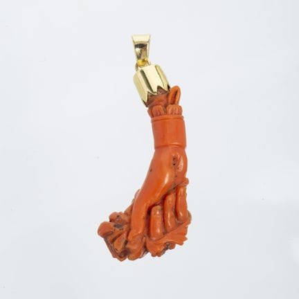 Italian pendant made of "mano" or "manufica" carve