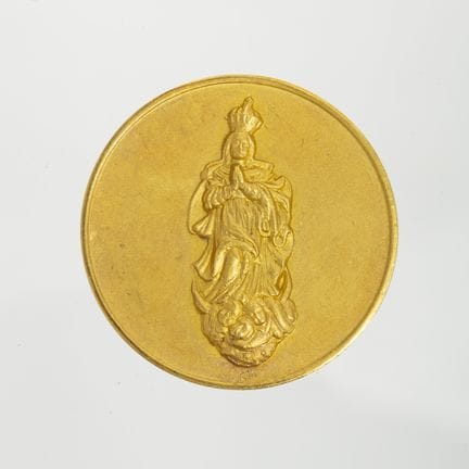 Médaille en or jaune 18 carats. « Vierge des Trent