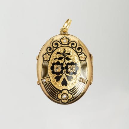 19th-century locket pendant in yellow gold, black 
