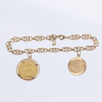 18K yellow gold link bracelet featuring a medallio
