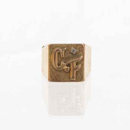 18 K yellow gold ring engraved with initials "CF" 