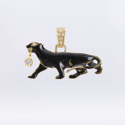 18K yellow gold pendant with sculpted black enamel