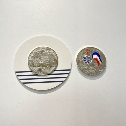 “La France par Jean Paul Gaultier.” Due monete fra