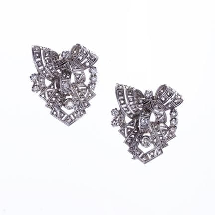 Pair of art deco pins clip type in 18 K white gold